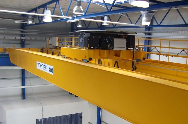 Elektroseilzug Nowa auf dem Kranträger