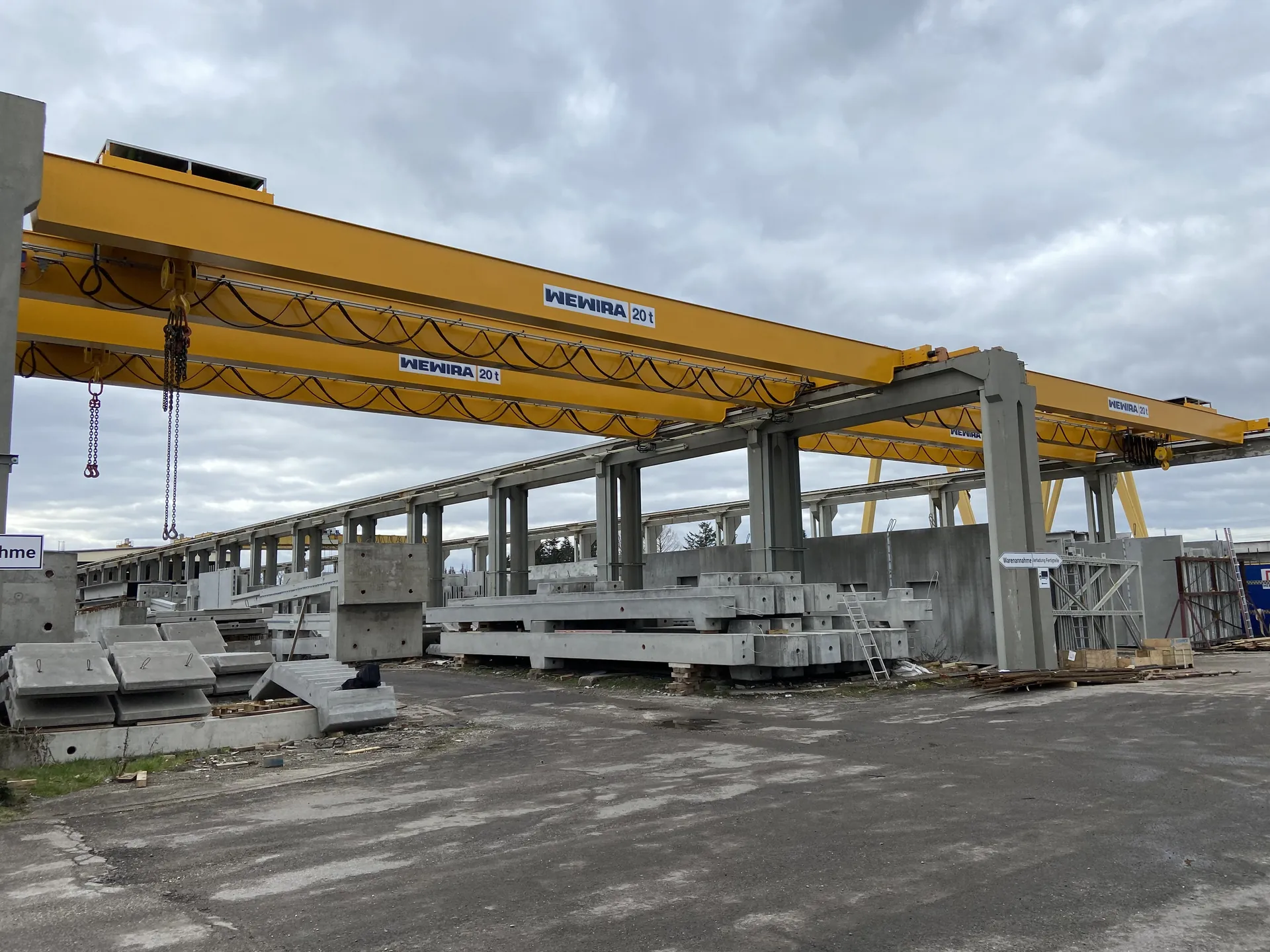 WEWIRA Portalkran in der Betonfertigteil-Produktion